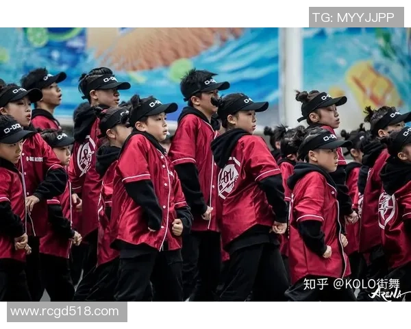 杭州街舞队创下耐力新纪录引领街舞热潮再攀高峰 杭州街舞队创下耐力新纪录引领街舞热潮再攀高峰